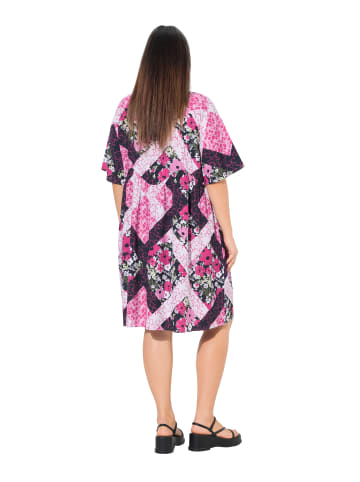 Kleid in kräftiges pink