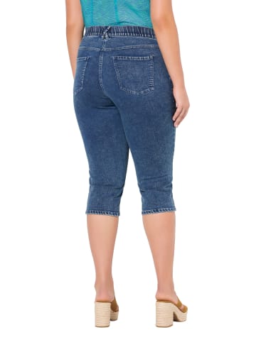 Jeans in dark blue denim