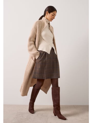 trendiger, kuscheliger Strickmantel in powder cream