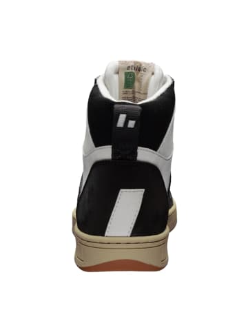 Sneaker Carl in Chalk White | Jet Black