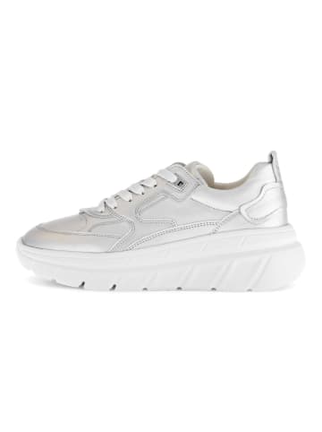 Sneaker low in silber