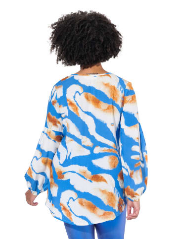 Bluse in polarlichtblau