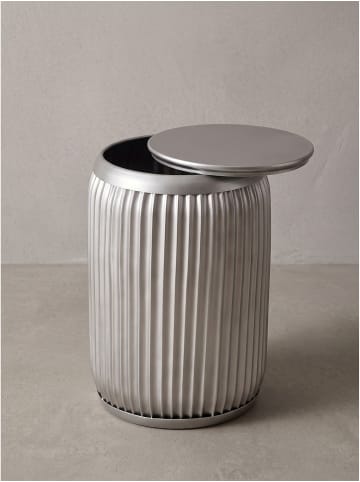 Beistelltisch lackiertes Eisen, handgefertigt, Modern in Silber
