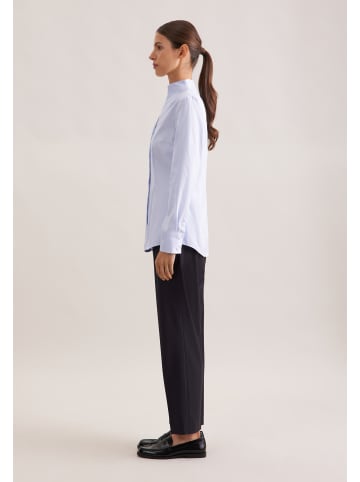 Kelchkragenbluse Slim in Hellblau