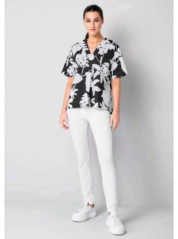 Florale Shirtbluse mit Halbarm in schwarz