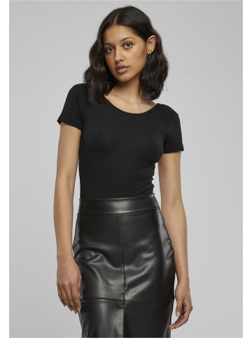 Body in black