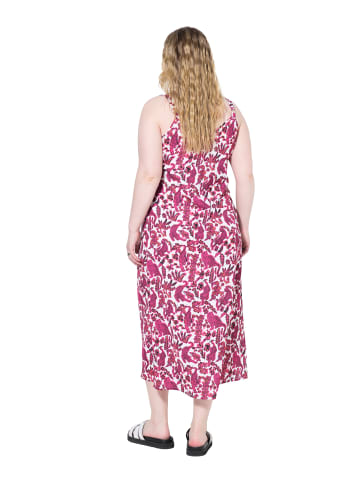 Kleid in hibiskusrot