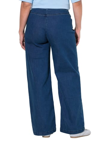 Hosen in dark blue denim
