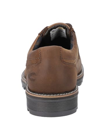 Schnürschuhe in cafe