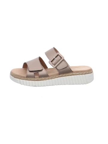 Klassische Pantoletten in Beige