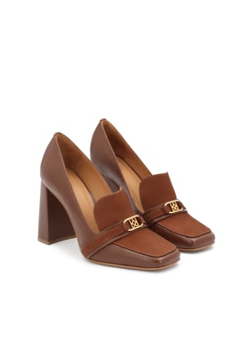 Pumps in Braun