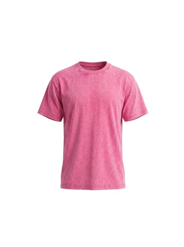 Men T-Shirt in FUCHSIA