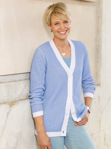 Strickjacke in himmelblau-ecru-gemustert