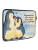 Mr. & Mrs. Panda Laptop Hülle Pinguin umarmen Design mit Spruch in Weiß