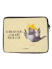 Mr. & Mrs. Panda Laptop Case Rabe Sombrero mit Spruch in Gelb Pastell