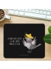 Mr. & Mrs. Panda Mauspad Rabe Sombrero mit Spruch in Schwarz