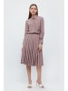 Finn Flare Kleid Plissee in brown