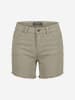 KOROSHI Einfache schmale Baumwollshorts in khaki