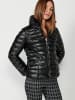 KOROSHI WATTIERTER KURZER PARKA in SCHWARZ