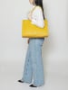 Chiara Ferretti Schultertasche in YELLOW