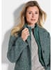 GOLDNER Kurzgröße:  Bouclé-Jacke Moderne Wolljacke mit Steppeinsatz in smaragd / weiß / gemustert