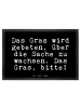 Mr. & Mrs. Panda Schmutzfangmatte Das Gras wird gebeten,... mit ... in Schwarz