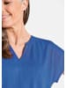 GOLDNER Kurzgröße:  Luftiges Basicshirt mit V-Ausschnitt in royalblau