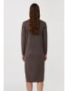 Finn Flare Langarmkleid Straight V in brown