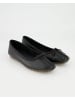 Clarks Flache Schuhe in Schwarz