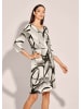 MADELEINE Kleid in raffinierter Wickel-Optik mit Grafikprint in offwhite / multicolor