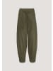 Hessnatur Hessnatur Gewebe Hose Barrel Leg aus Bio-Baumwolle mit Elasthan in goldoliv