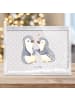 Mr. & Mrs. Panda Schneerahmen Pinguine trösten ohne Spruch in Grau Pastell