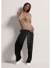 MADELEINE Rundhals-Pullover mit Applikation in caramel / goldfarben
