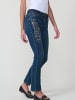 KOROSHI Schmale bestickte Damenjeans in blau