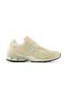 New Balance Sneaker M2002 in Beige