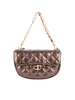 faina Damen Schultertasche Im Metallic-Look in Dunkelgold