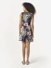 KOROSHI Kurzes Damenkleid mit V-Ausschnitt-Bedruckung in Schwarz