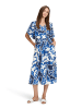 BETTY & CO Sommerkleid mit Blumenprint in Weiß/Dunkelblau