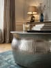 KADIMA DESIGN Wohnzimmertisch Design | Orient-Look, Hammerschlag-Alu, Premium in Silber