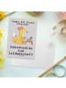 Mr. & Mrs. Panda Postkarte Assistentin Leidenschaft mit Spruch in Grau Pastell