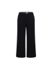 Cecil Capri in Black