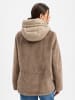 AMBER & JUNE Kunstfelljacke in taupe