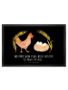 Mr. & Mrs. Panda fußmatte Huhn Stolz mit Spruch in Schwarz