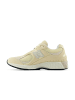 New Balance Schuhe M2002 in Beige