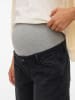 mama licious Mom Fit Umstandsjeans in Black Denim 1