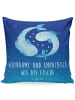 Mr. & Mrs. Panda Zierkissen Sternzeichen Fische mit Spruch in Sternenhimmel Blau