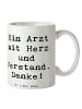 Mr. & Mrs. Panda Mug Spruch Arzt mit Herz mit Spruch in Weiß