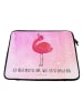 Mr. & Mrs. Panda Laptoptasche Flamingo Stolz mit Spruch in Aquarell Pink