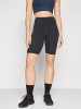 girlfriend collective Shorts Float in Black