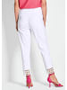 GOLDNER Kurzgröße:  Freizeithose LOUISA mit Spitze in weiß